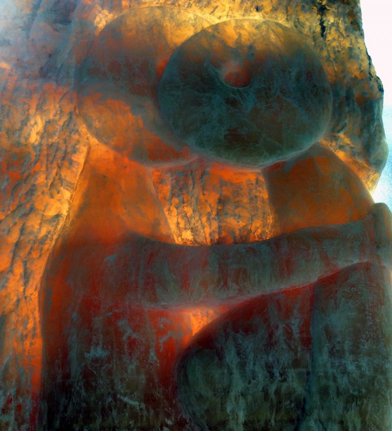 Couple, sculpture en onyx, réalisé par Xavier Loire sculpteur sur pierre