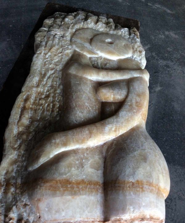 Couple, sculpture en onyx, réalisé par Xavier Loire, sculpteur sur pierre, en 2014