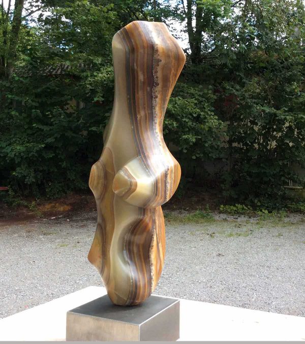 La danse de l'ours - sculpture en onyx, réalisé par Xavier Loire sculpteur eun 2014