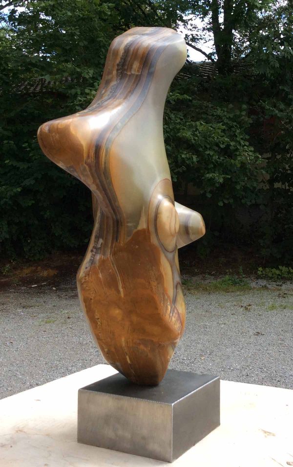La danse de l'ours - sculpture en onyx, réalisé par Xavier Loire sculpteur eun 2014